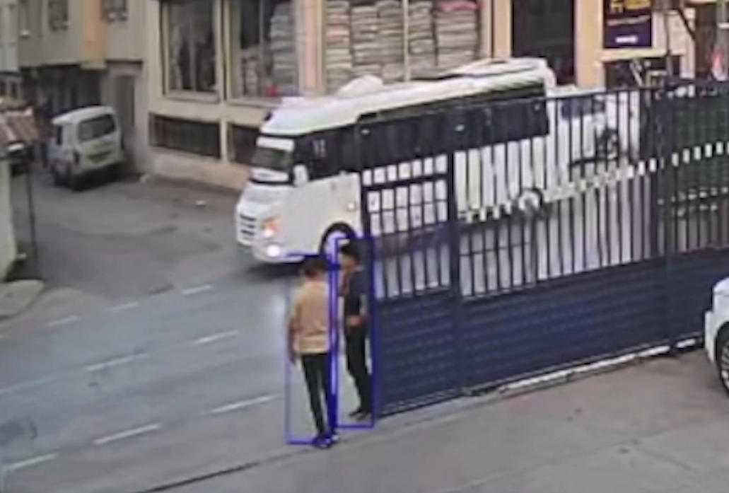 Bursa’da minibüs kontrolden çıktı